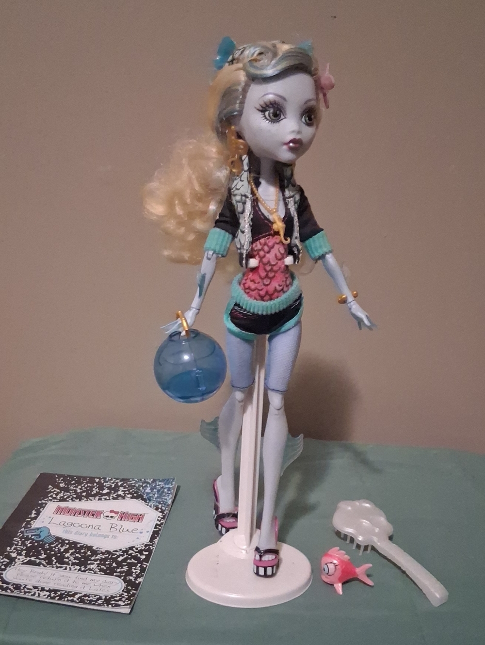 Boo-riginal Creeproduction Lagoona Blue